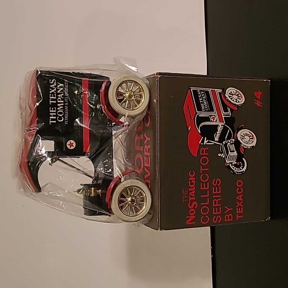 Vintage ERTL Die Cast Bank Texaco 1905 Ford Delivery Car with Key